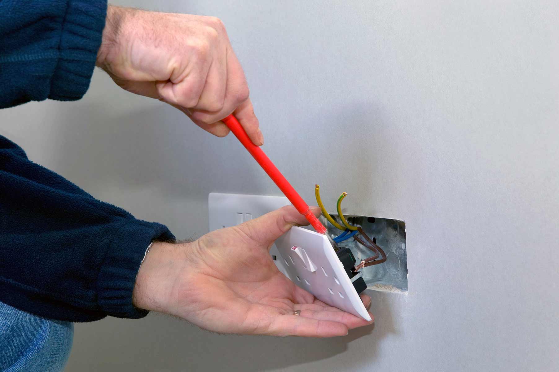 Our electricians can install plug sockets for domestic and commercial proeprties in Horley and the local area. 